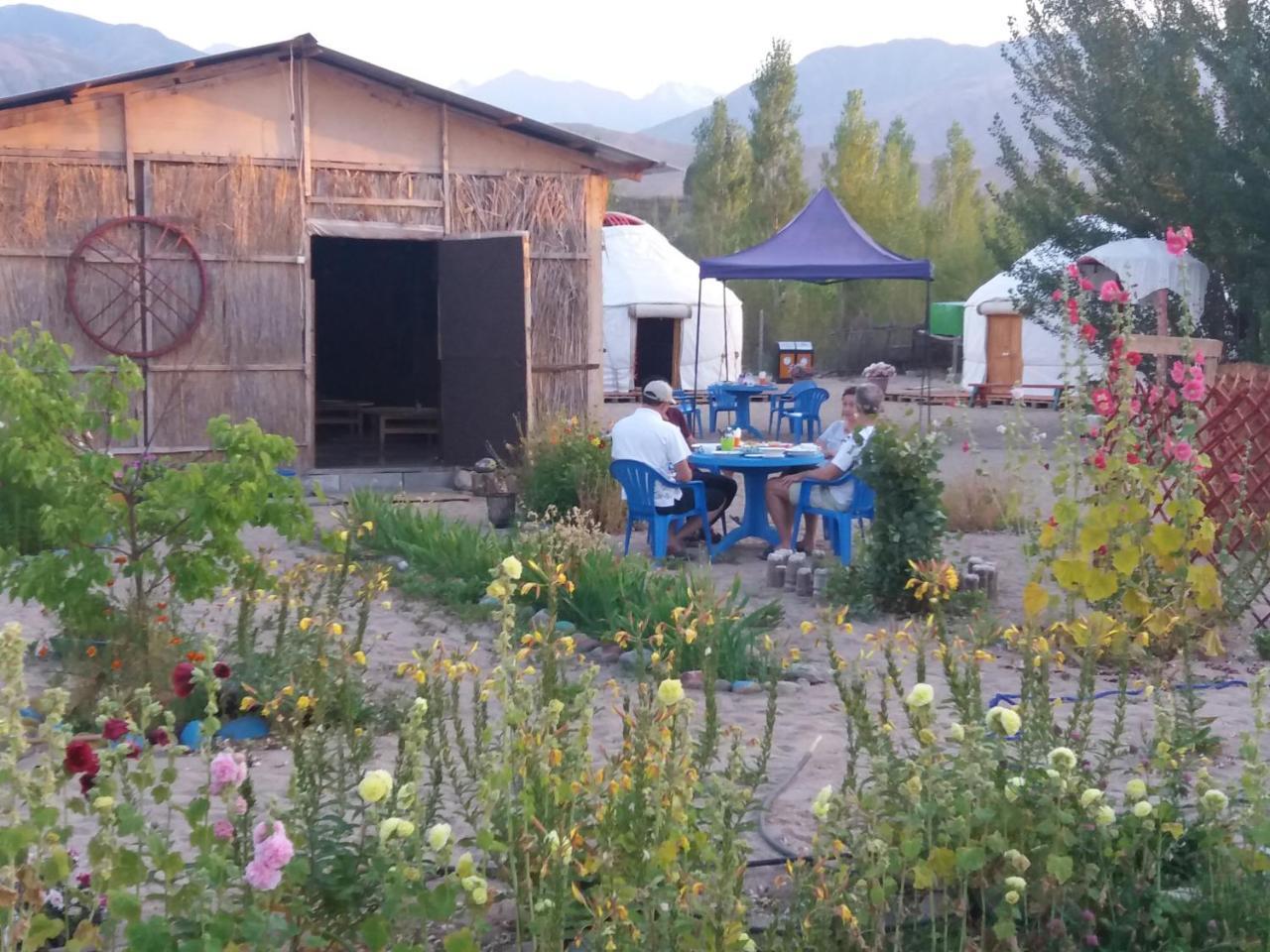 Отель Yurt Camp Tosor Тосор Экстерьер фото